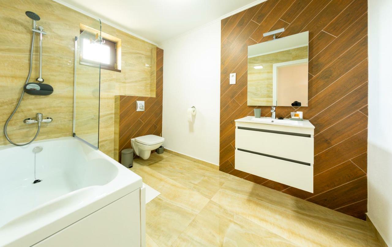 Casa Cu Nuc Hotel Alba Iulia Exterior photo